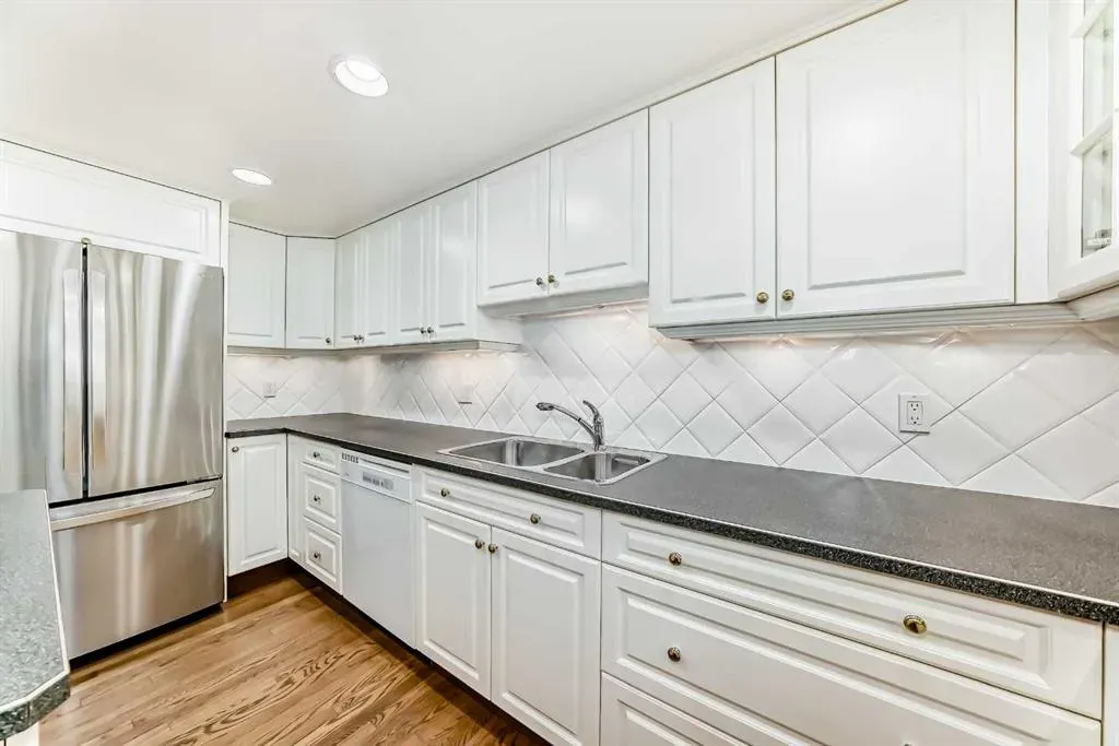 22 Wood Crescent SW