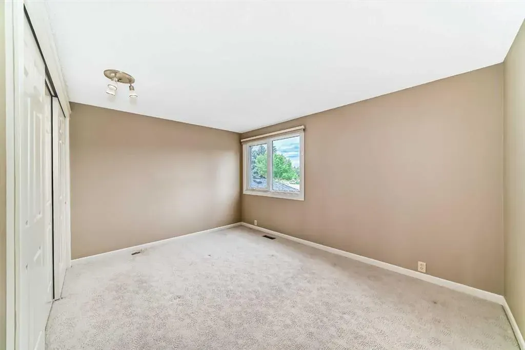 22 Wood Crescent SW