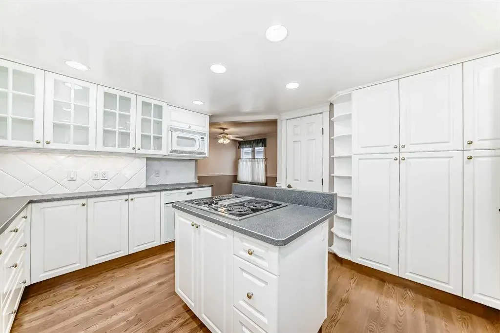 22 Wood Crescent SW
