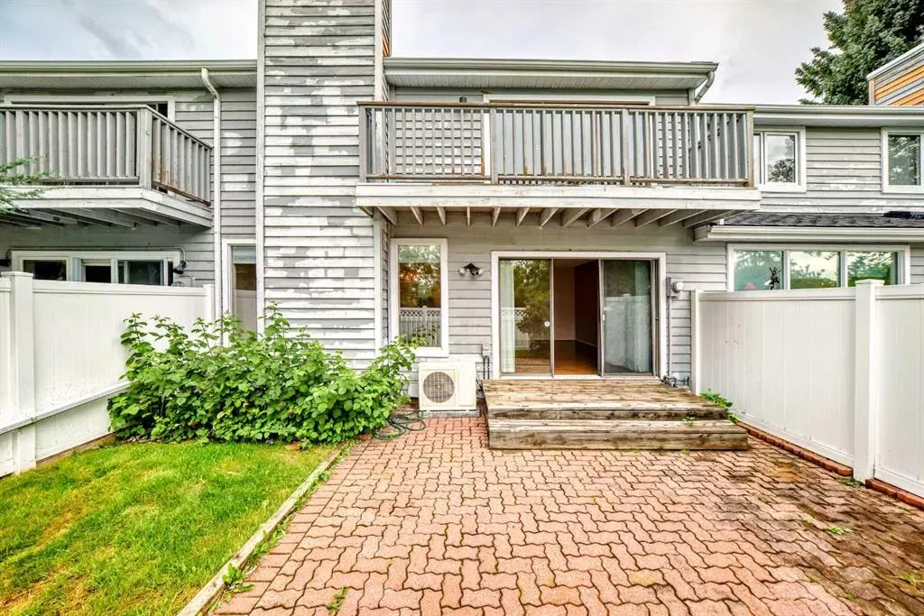 22 Wood Crescent SW