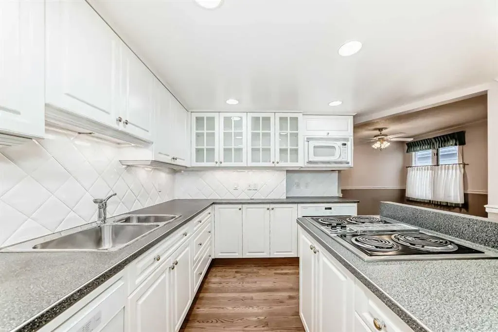 22 Wood Crescent SW