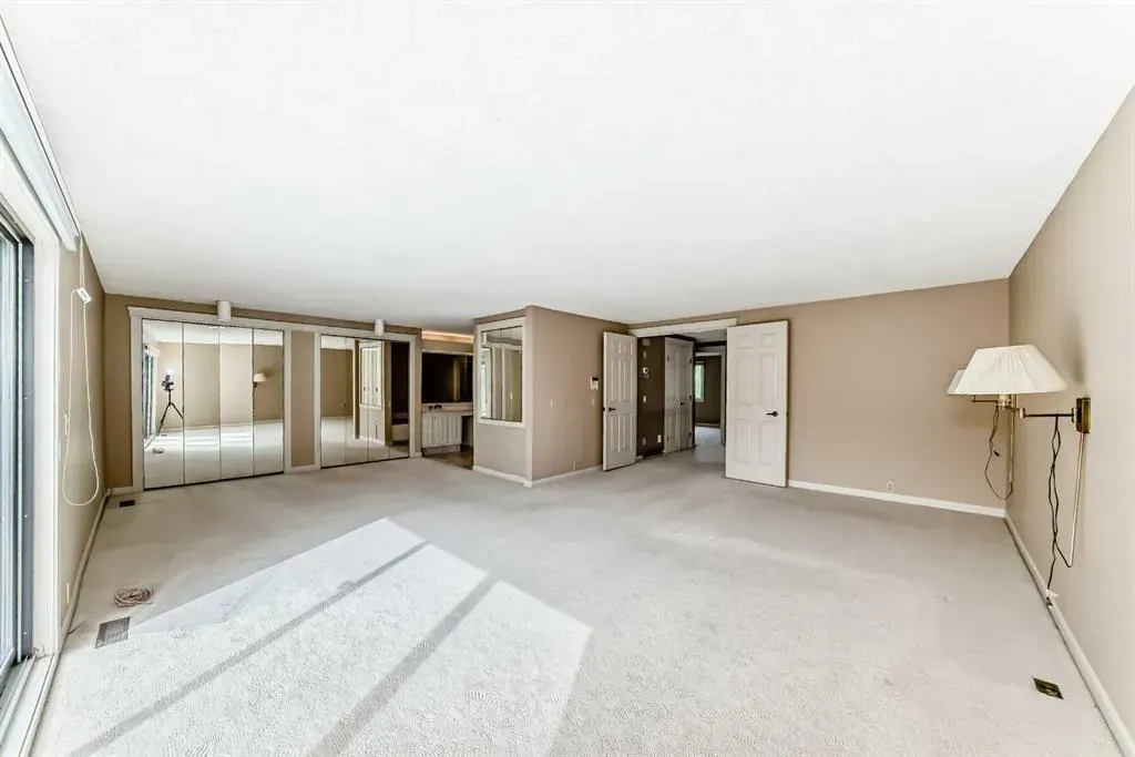 22 Wood Crescent SW