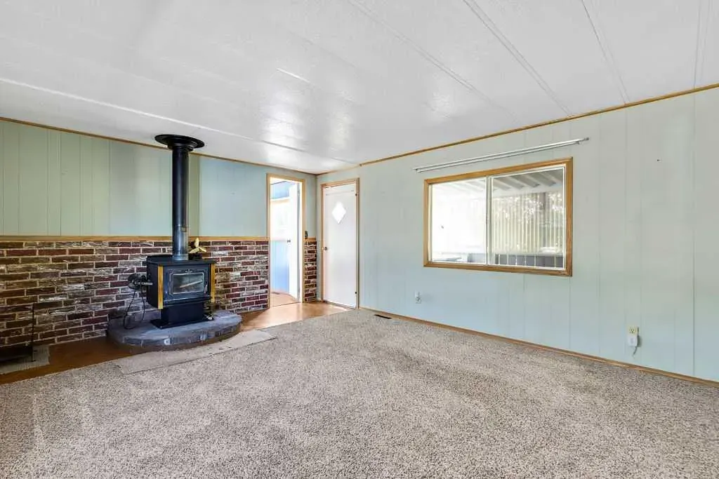 812 Bayview Crescent