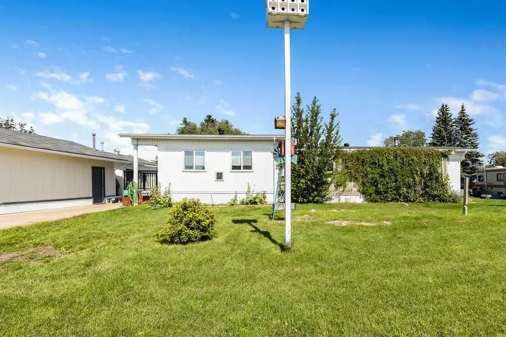812 Bayview Crescent