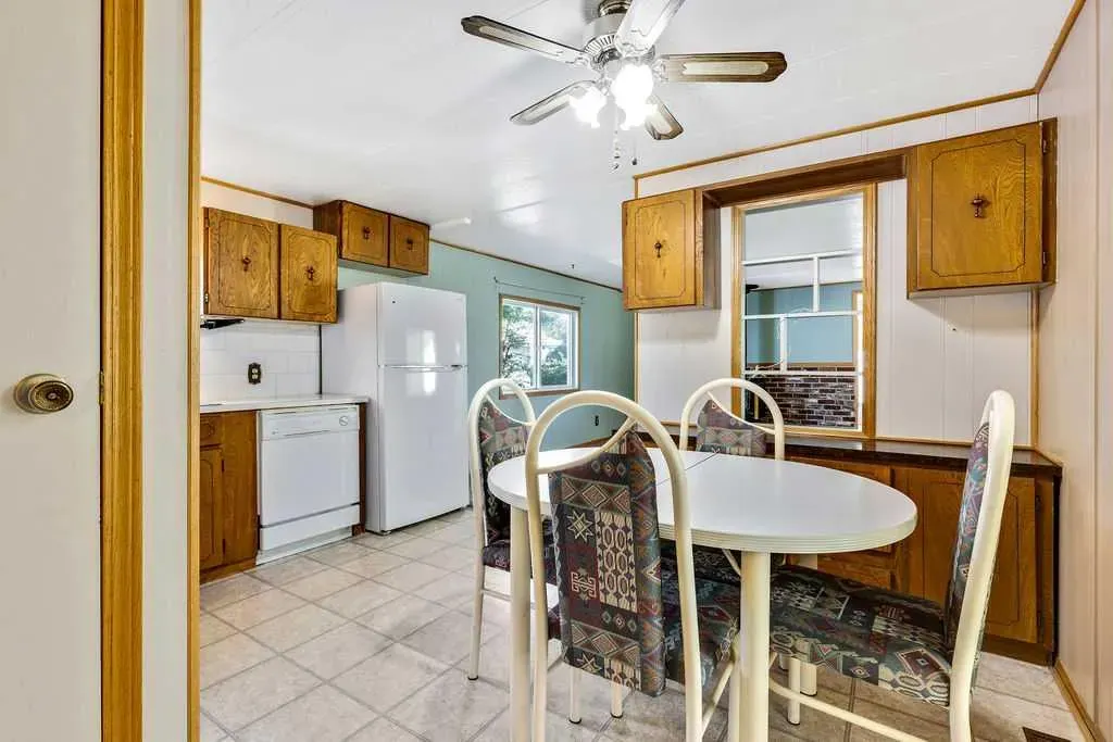 812 Bayview Crescent