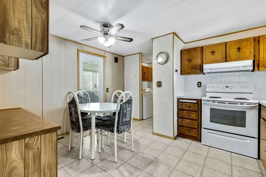 812 Bayview Crescent