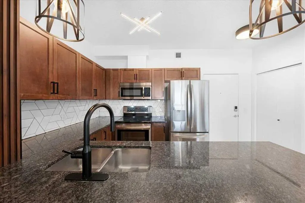 604 East Lake Boulevard NE, #2420