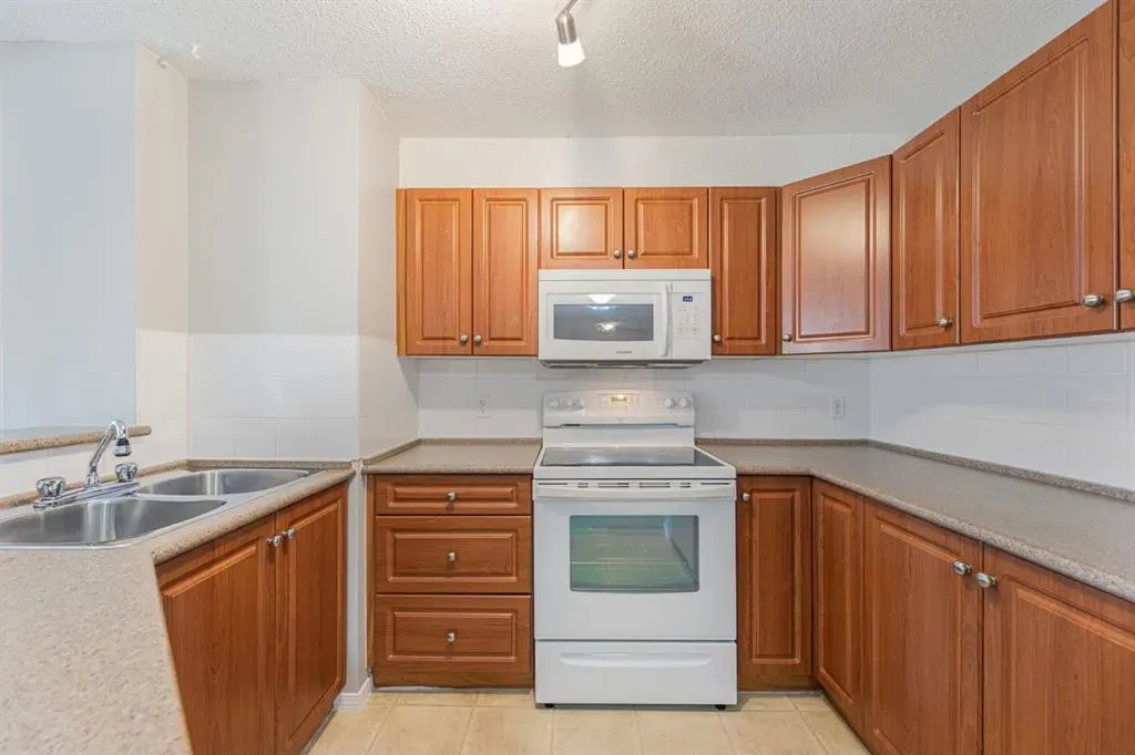 505 Railway Street W, #1206