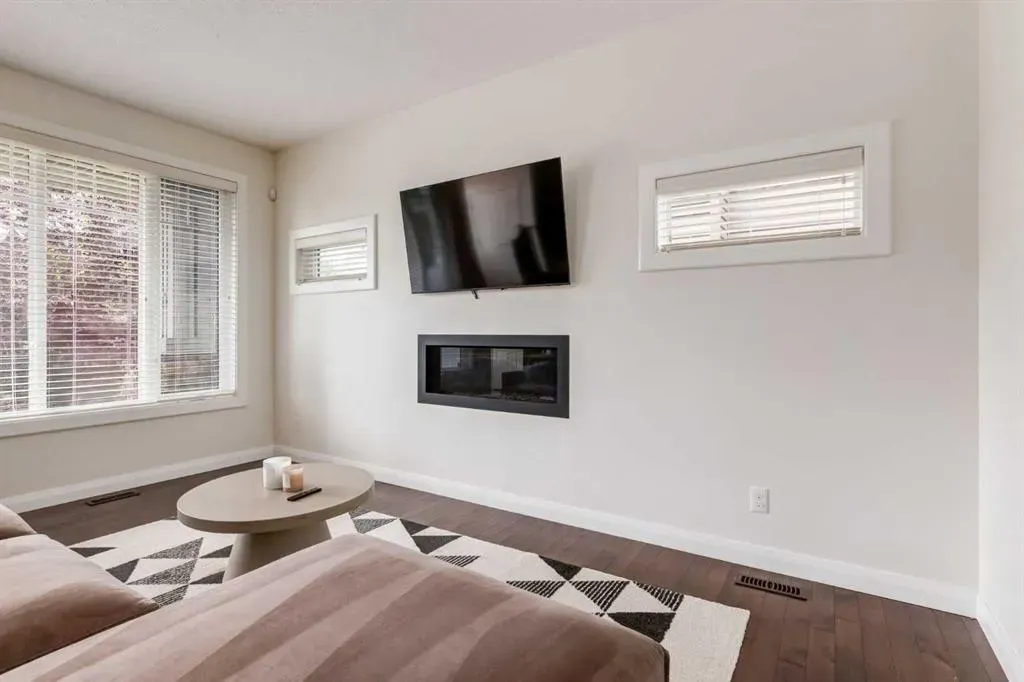 372 Evanspark Gardens NW