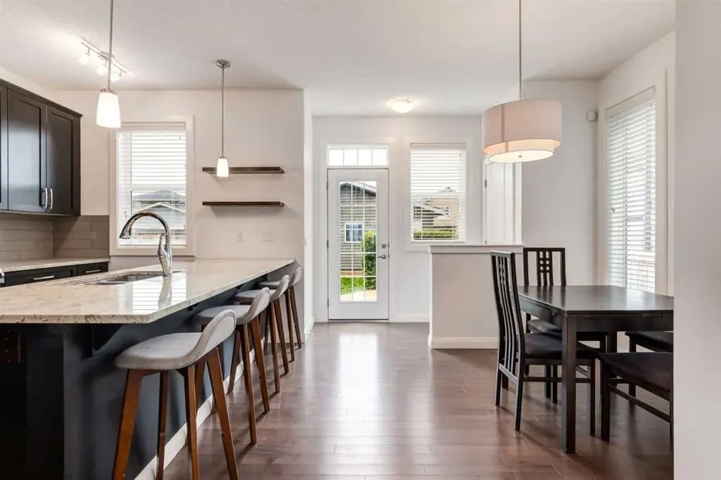 372 Evanspark Gardens NW