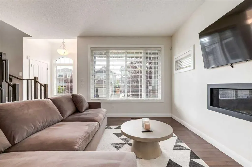 372 Evanspark Gardens NW