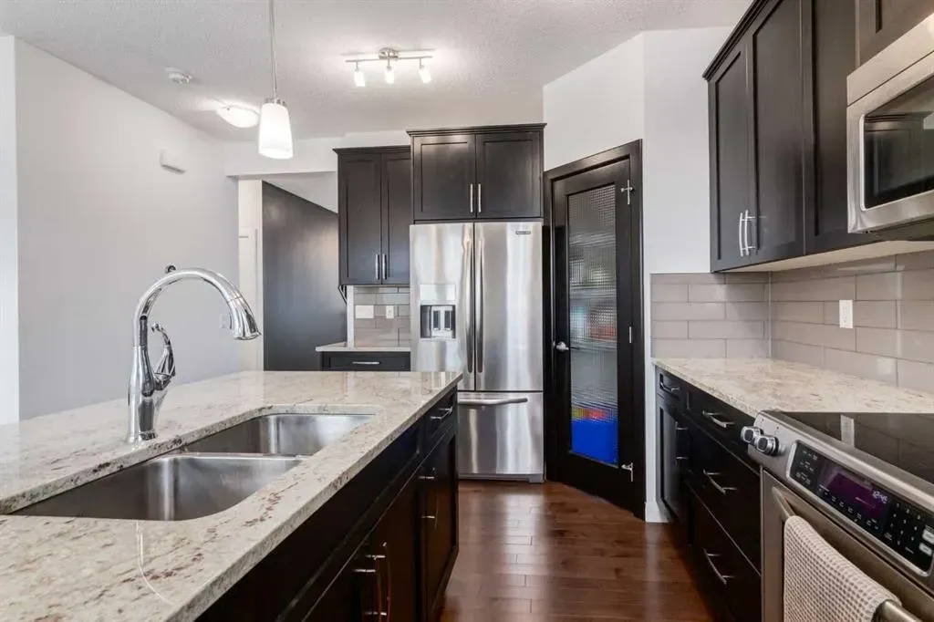 372 Evanspark Gardens NW