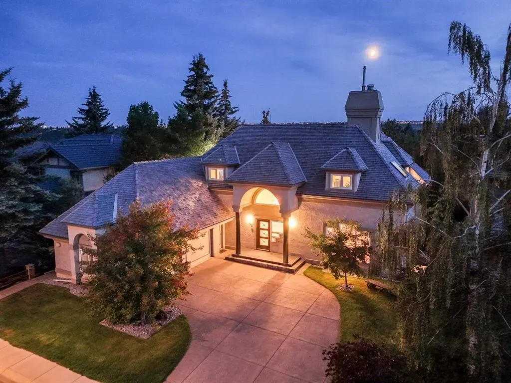 42 Woodhaven Crescent SW