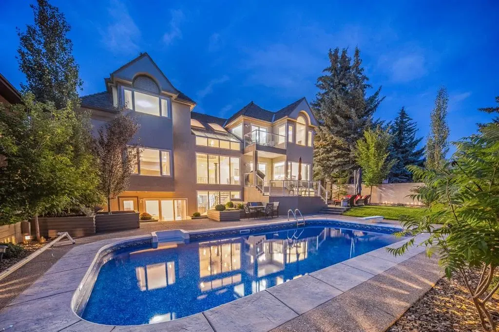 42 Woodhaven Crescent SW