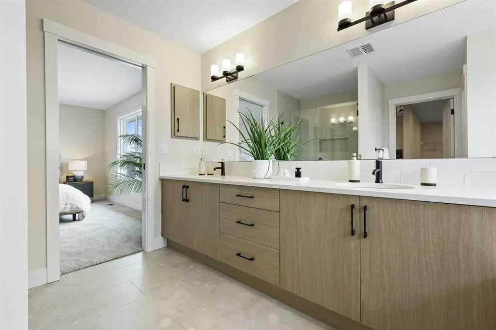 528 Baywater Manor SW