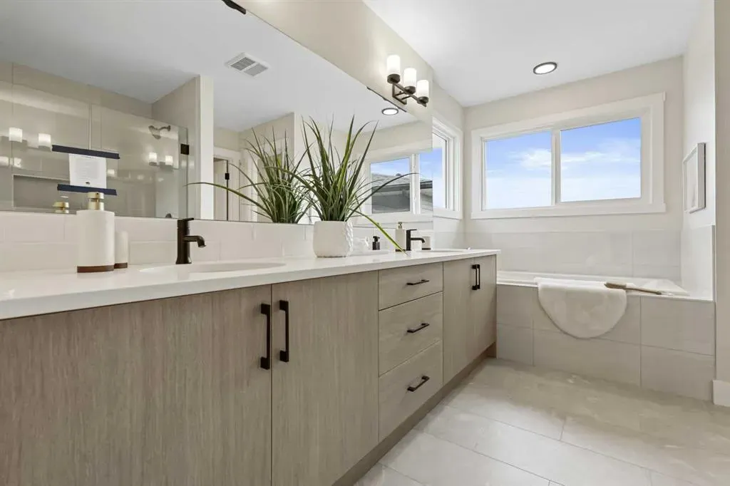 528 Baywater Manor SW