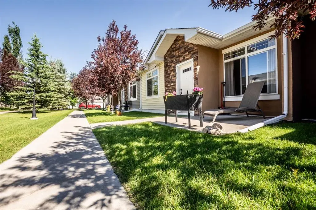 206 Sunvale Crescent NE