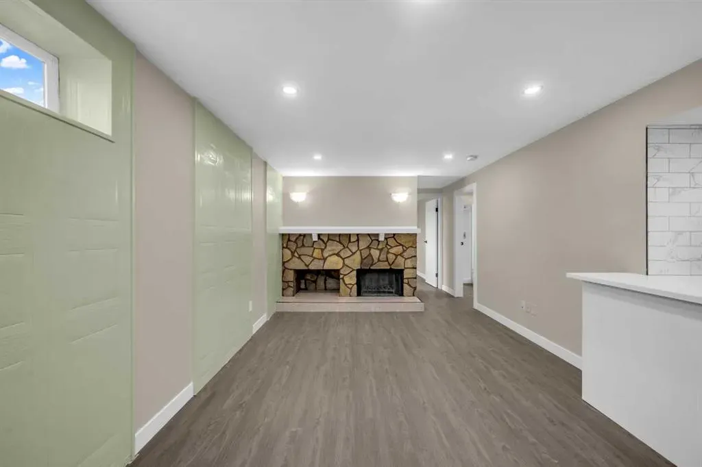 951 Maitland Way NE