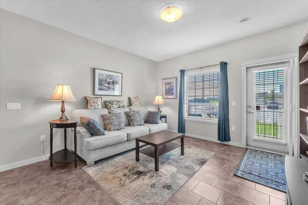 42 Sunrise Place NE