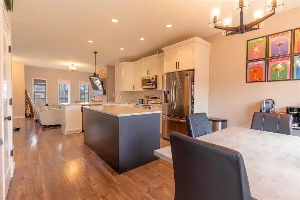 228 Ravenstern Crescent SE