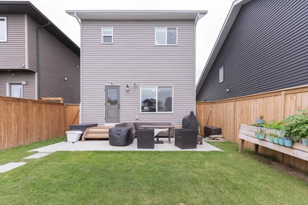 228 Ravenstern Crescent SE