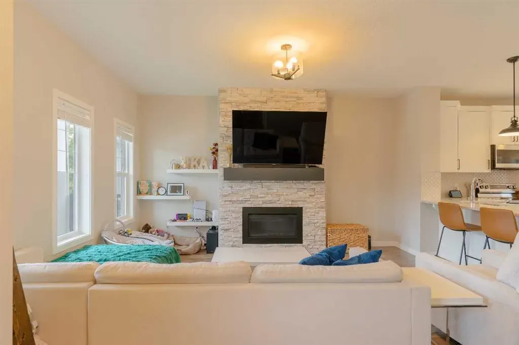 228 Ravenstern Crescent SE