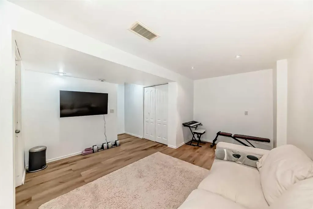 2066 Luxstone Boulevard SW, #402