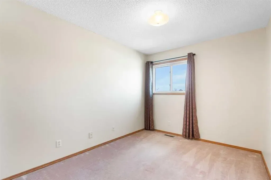 131 Tipping Close SE