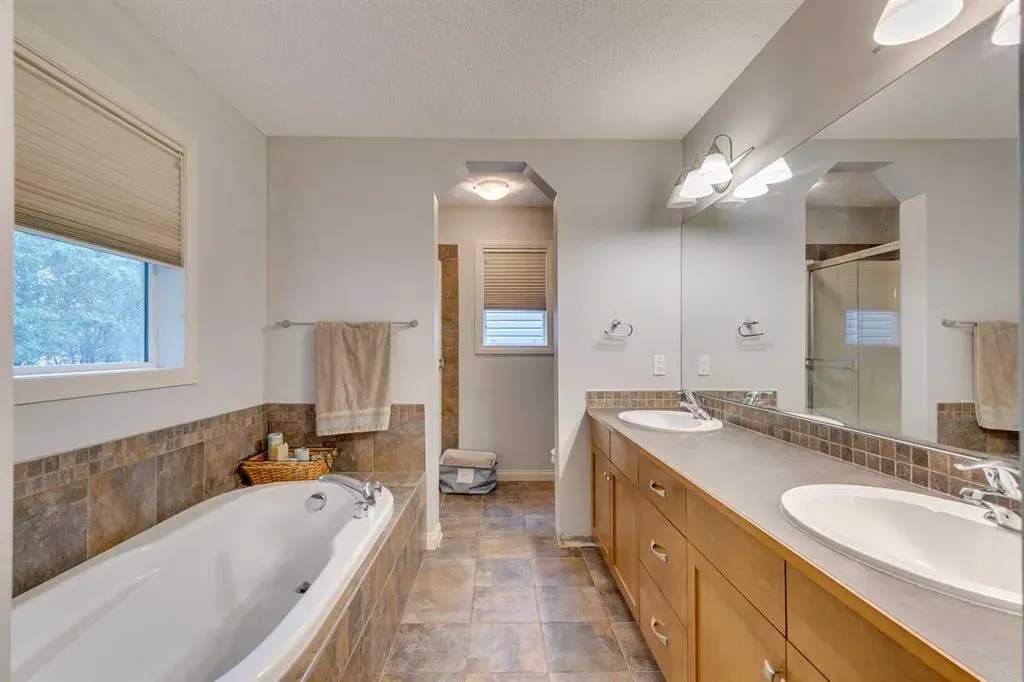 12 Aspen Hills Court SW