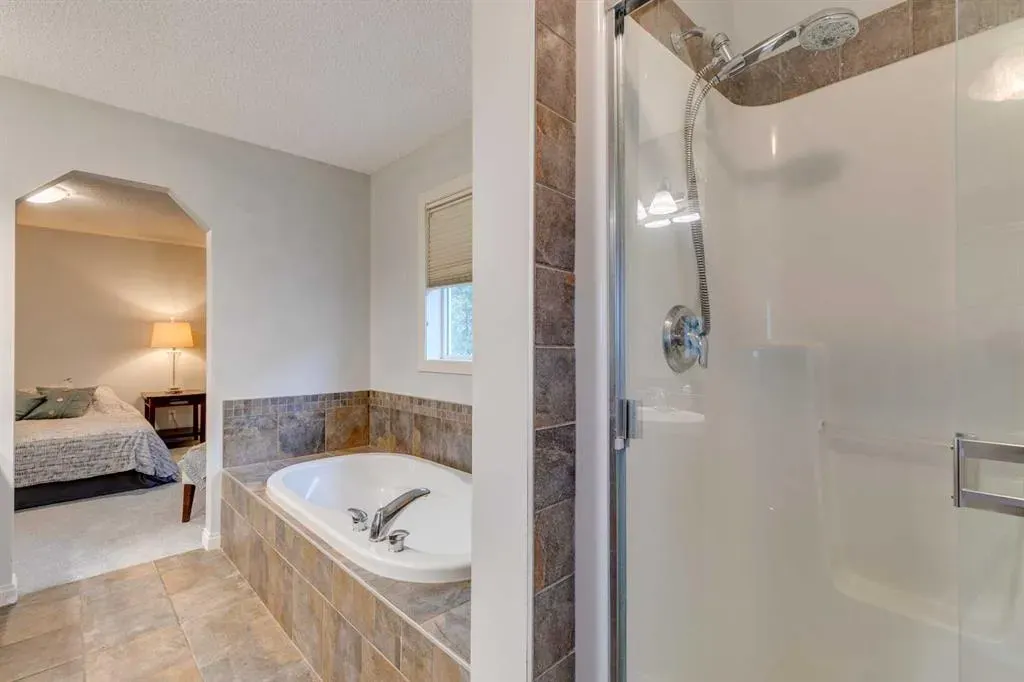 12 Aspen Hills Court SW