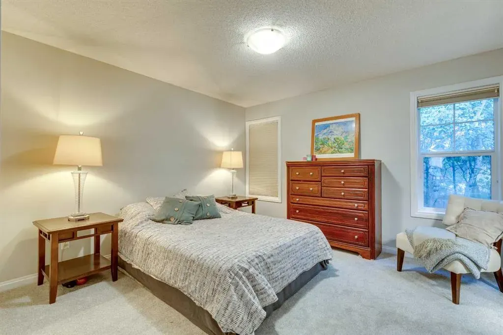 12 Aspen Hills Court SW