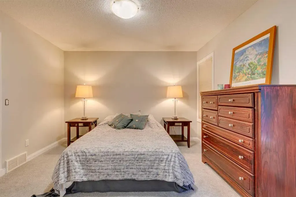 12 Aspen Hills Court SW