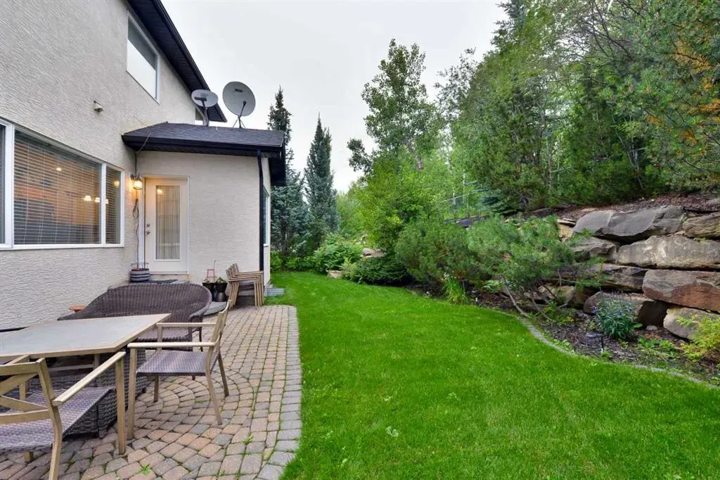 230 Simcoe View SW