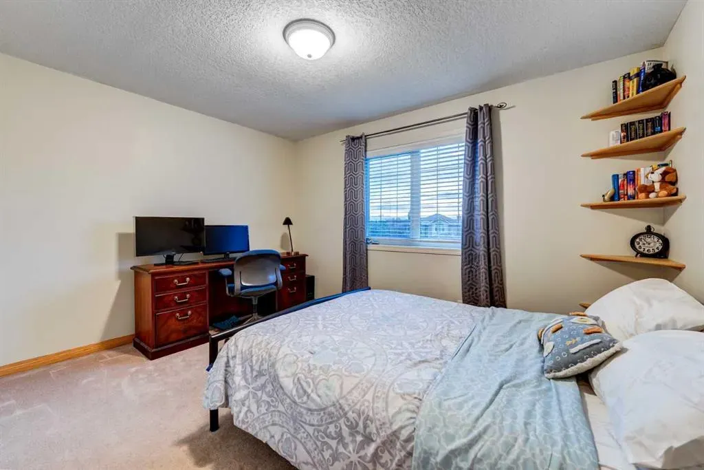 230 Simcoe View SW