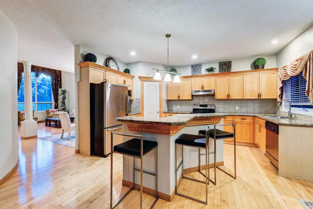 230 Simcoe View SW