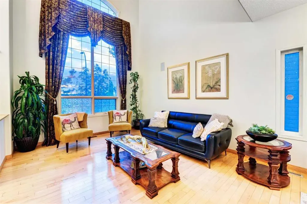 230 Simcoe View SW