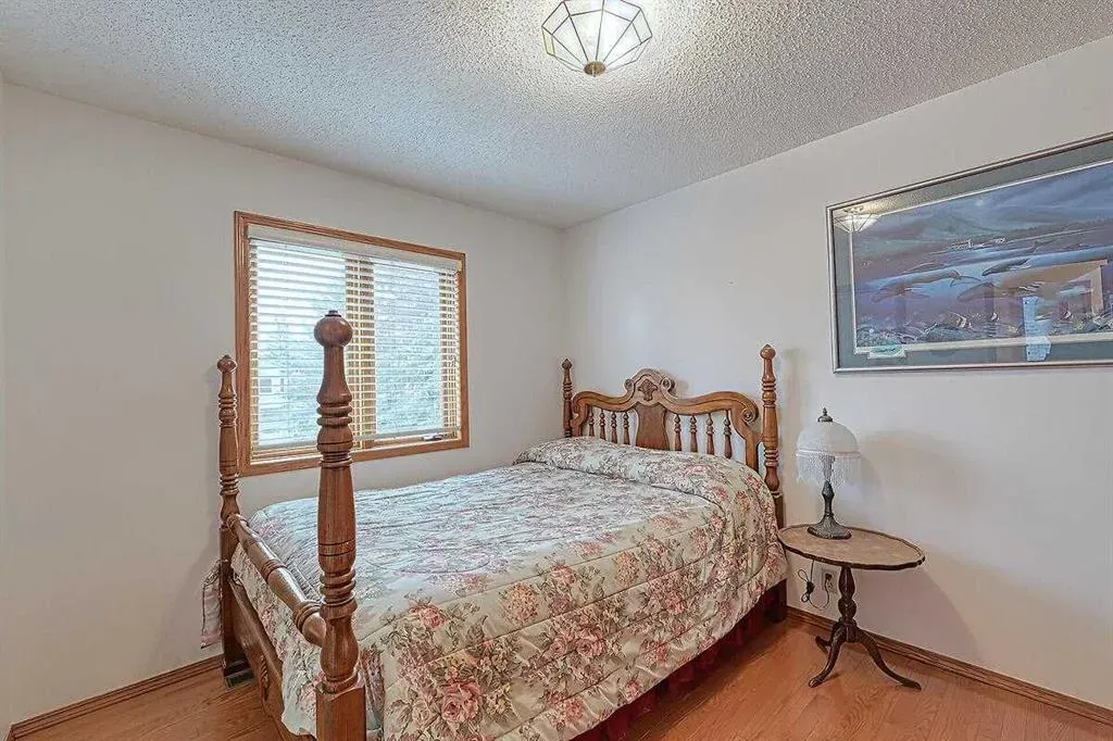 115 Strathaven Circle SW