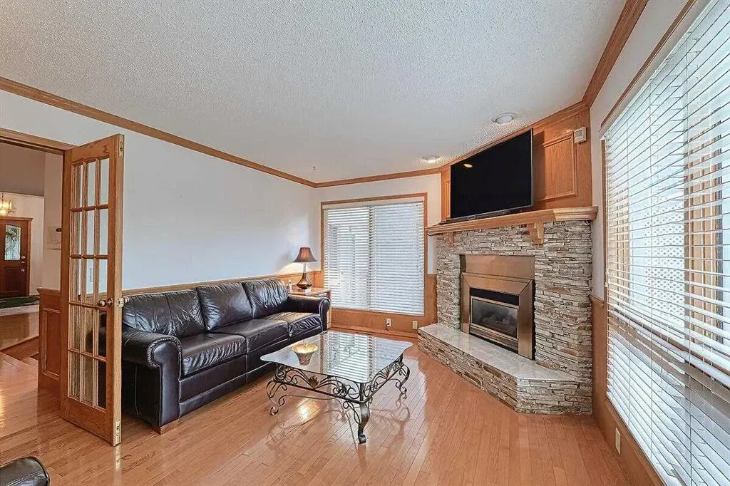 115 Strathaven Circle SW