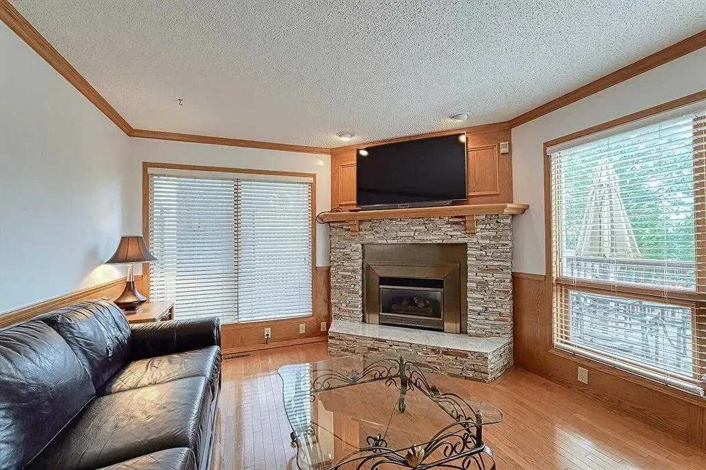 115 Strathaven Circle SW