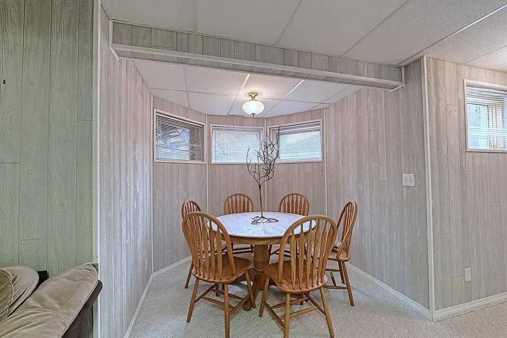 115 Strathaven Circle SW