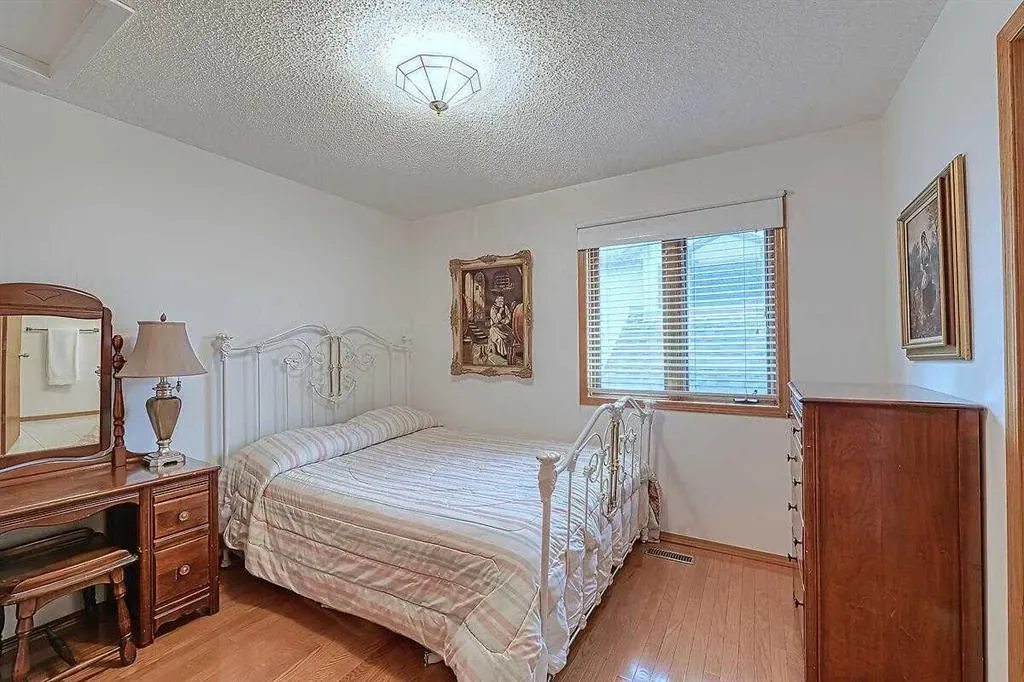 115 Strathaven Circle SW