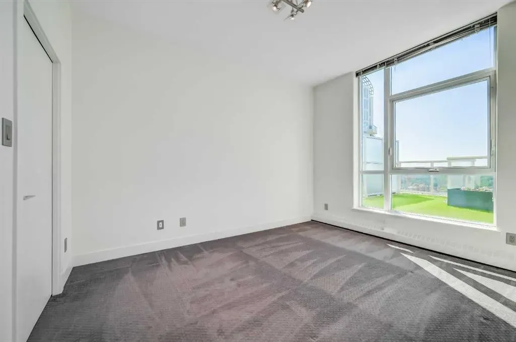 55 Spruce Place SW, #2004