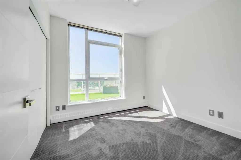 55 Spruce Place SW, #2004