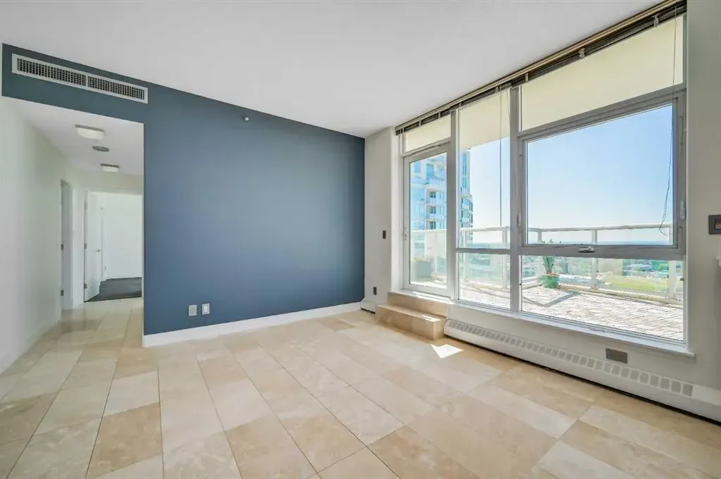 55 Spruce Place SW, #2004