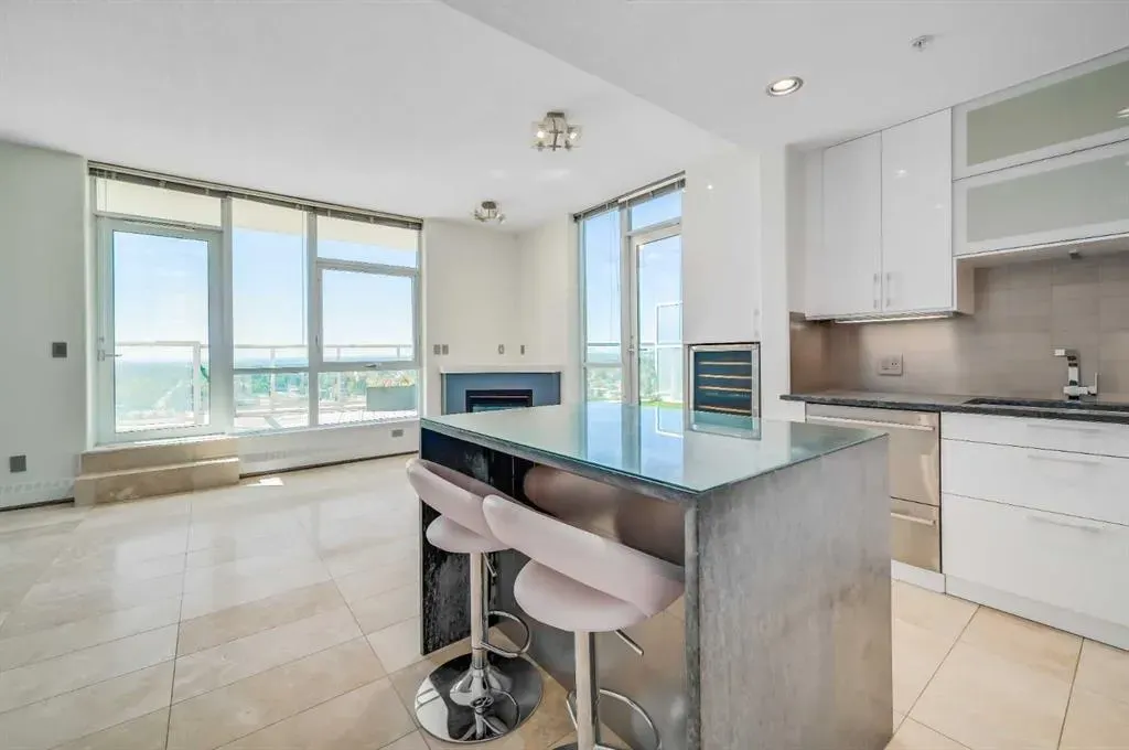 55 Spruce Place SW, #2004