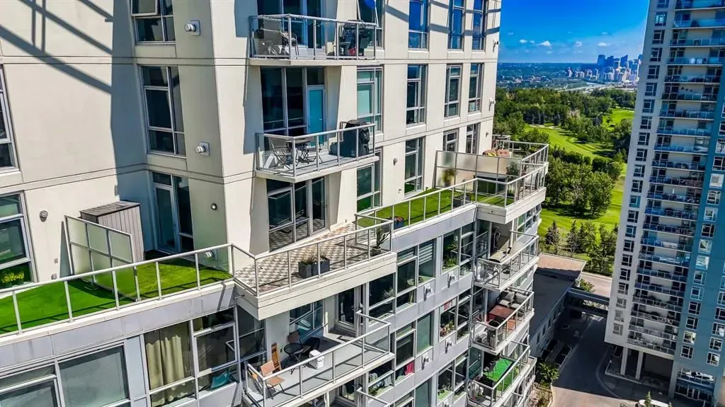 55 Spruce Place SW, #2004