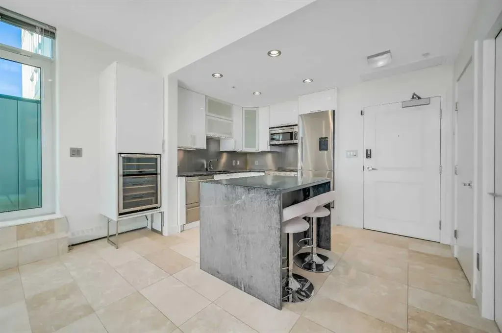 55 Spruce Place SW, #2004