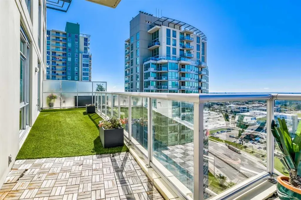 55 Spruce Place SW, #2004
