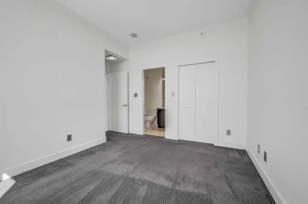 55 Spruce Place SW, #2004