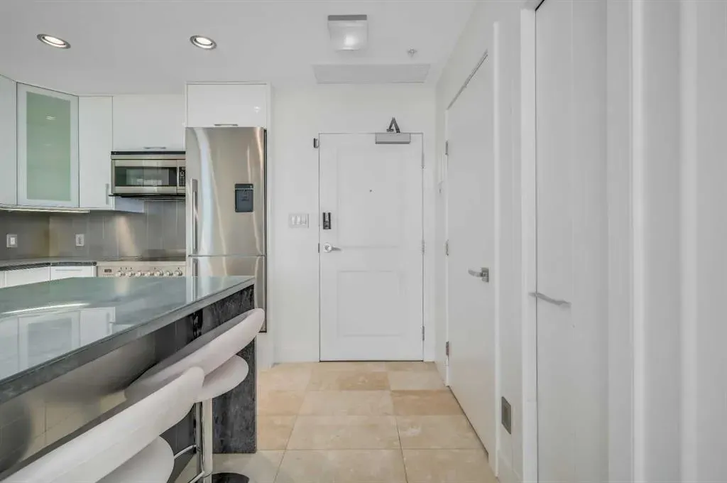 55 Spruce Place SW, #2004